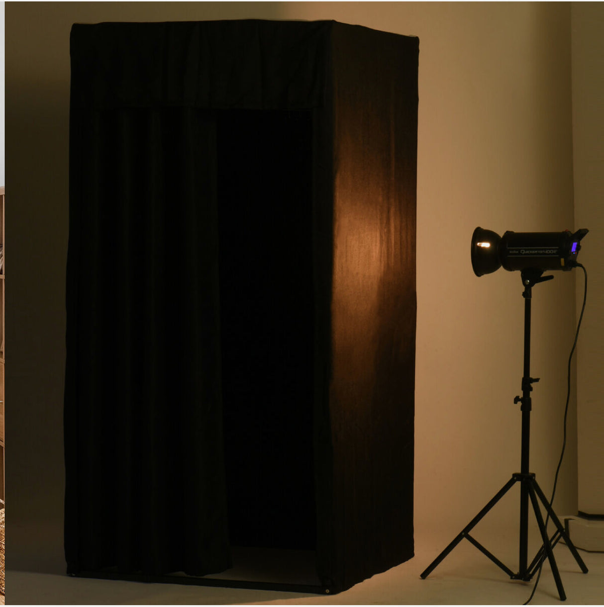 Clothing Store Changing Room with Shade Curtains for Clothing Shop, Black