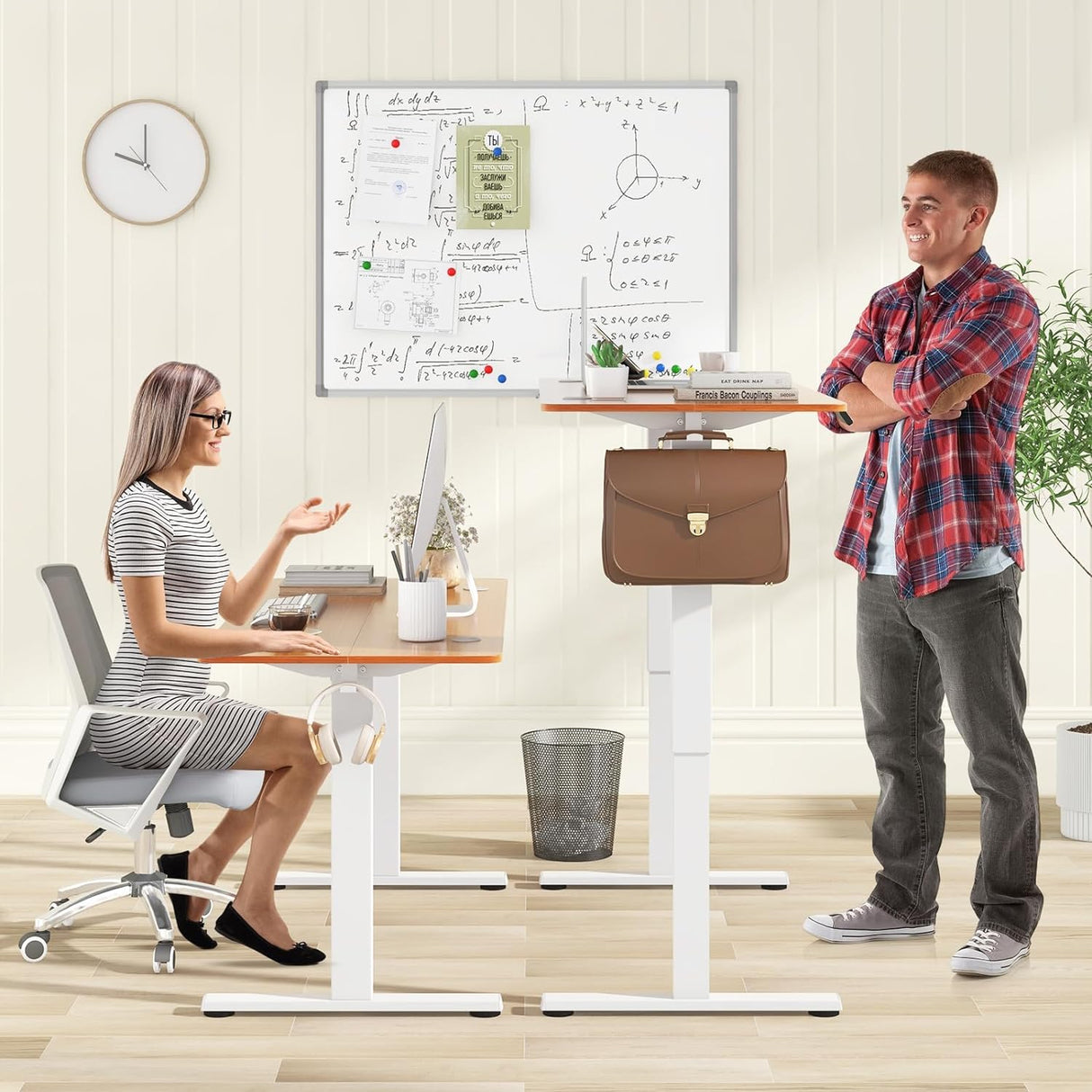 Electric Standing Desk, 140 x 60 cm Sit Stand Home Office Desk with 3 Memory Height Settings, Height Adjustable Computer Desk with 2 Hanging Hooks & Cable Management