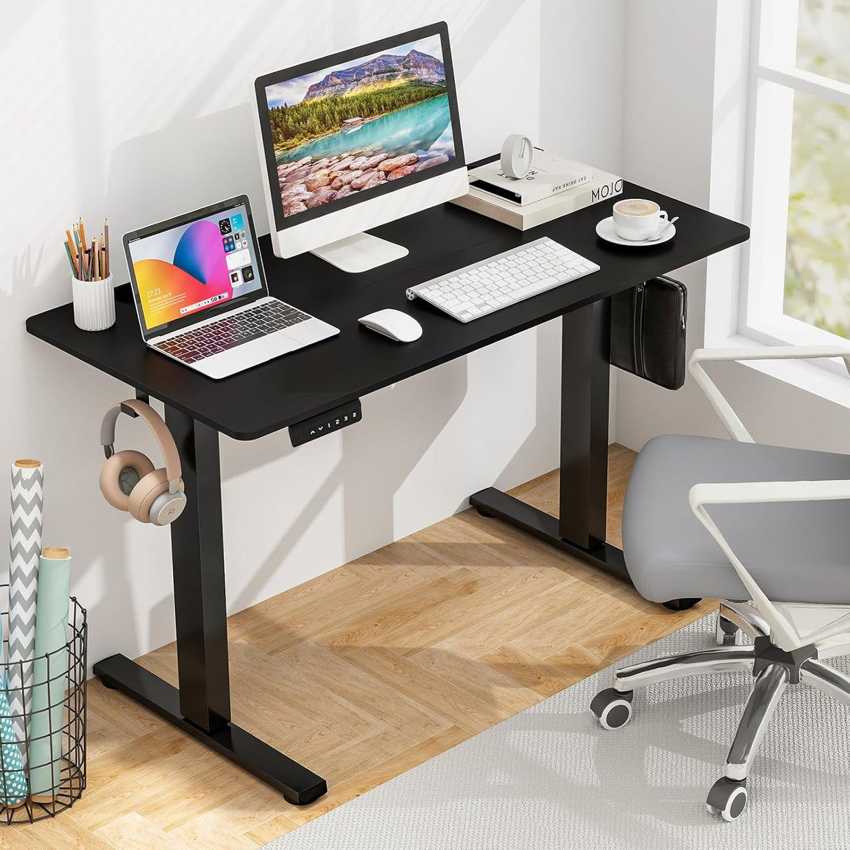 Electric Standing Desk, 140 x 60 cm Sit Stand Home Office Desk with 3 Memory Height Settings, Height Adjustable Computer Desk with 2 Hanging Hooks & Cable Management