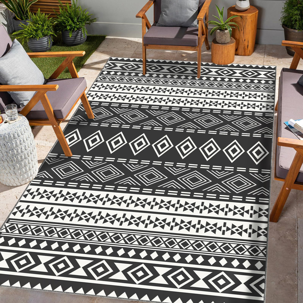 Geometric Extra Large Outdoor Rug(150x245cm) - Reversible Portable Outdoor Plastic Straw Rug, Porch Rug, Waterproof Mat for Rv, Deck, Camping, Balcony, Patio (Black & White, 150x245cm)